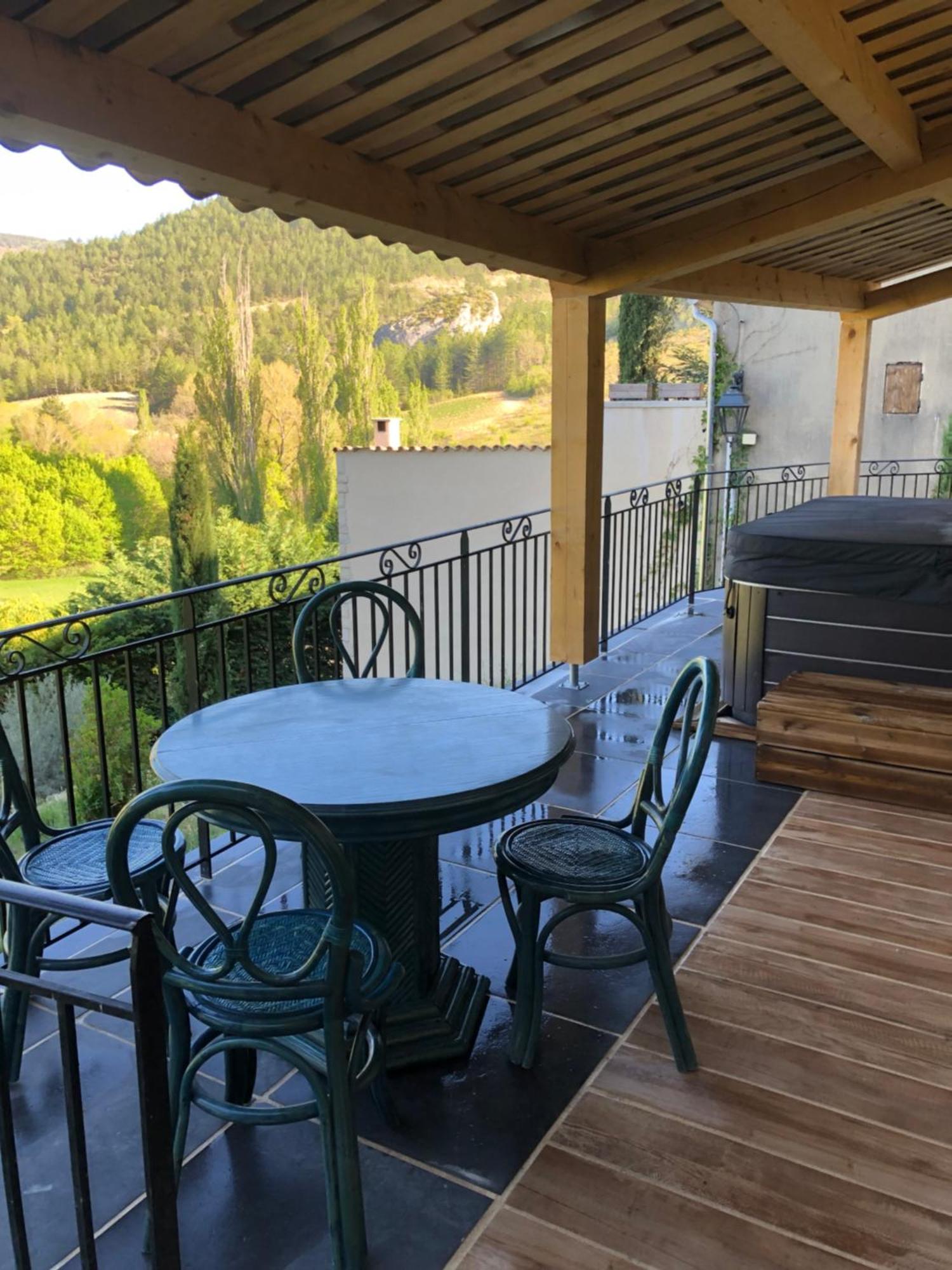 Hotel L'Oustau De La Font Reilhanette Экстерьер фото
