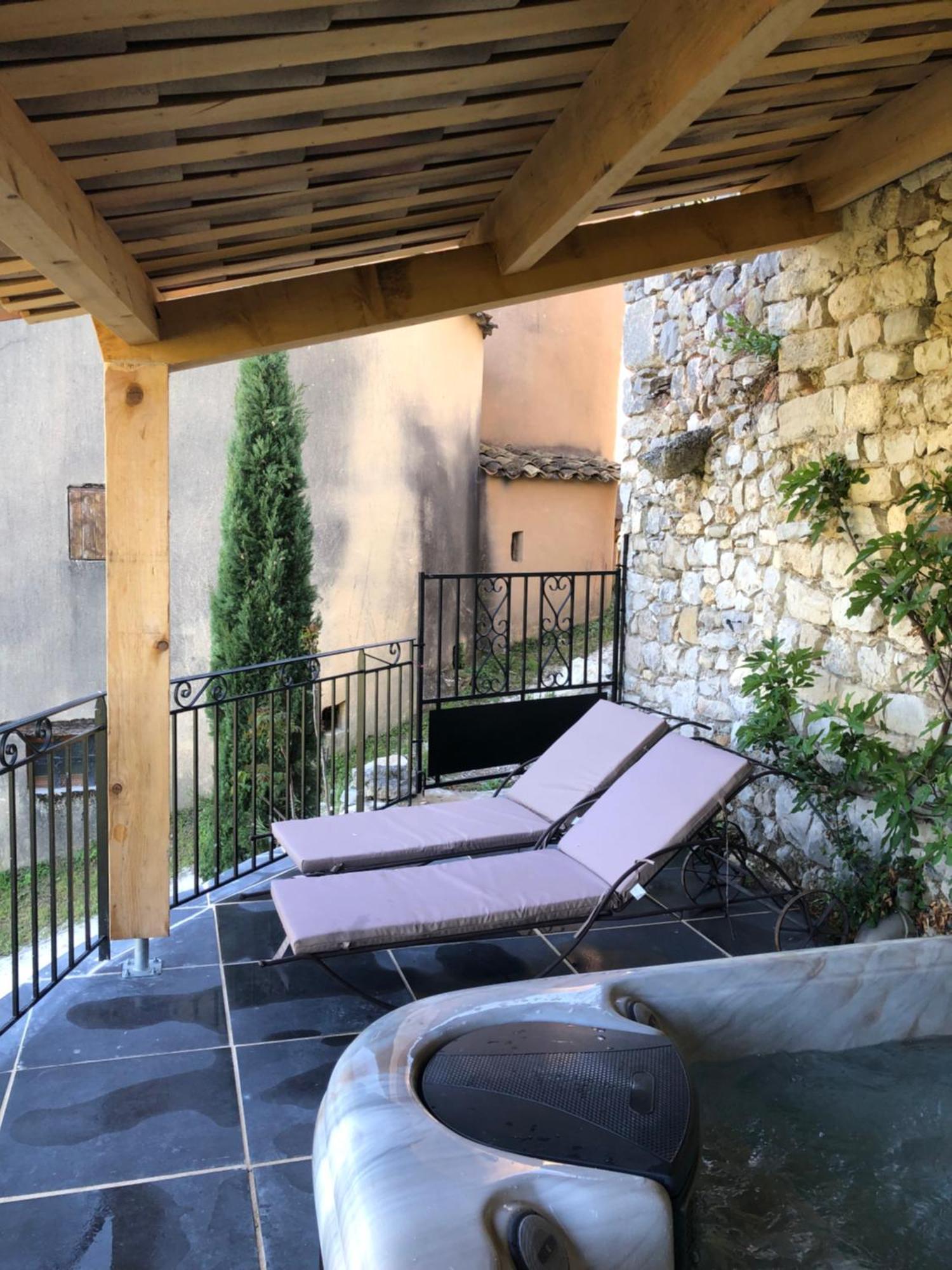 Hotel L'Oustau De La Font Reilhanette Экстерьер фото
